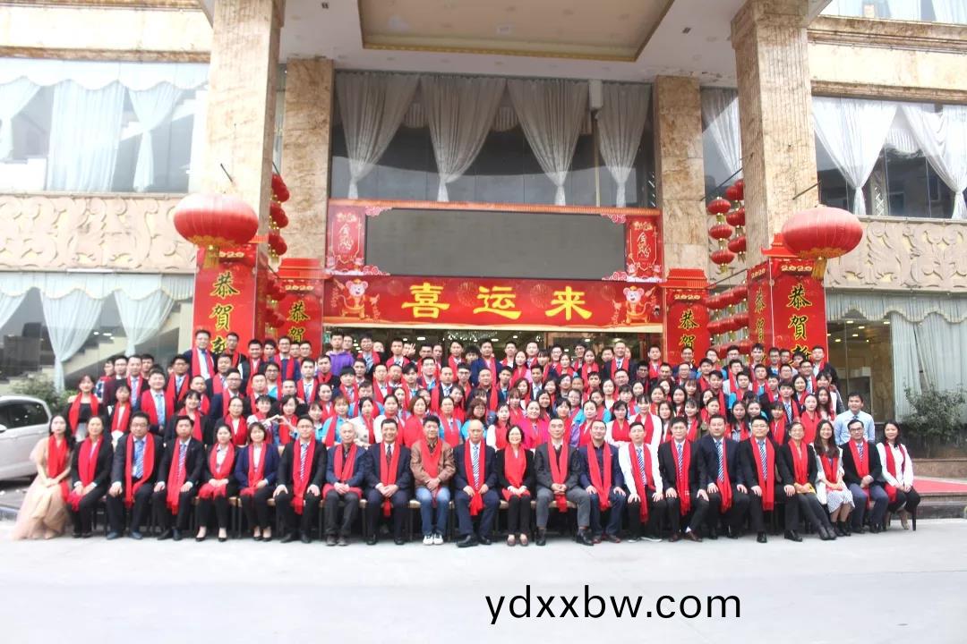 藍(lan)勃生物2019年度(du)錶彰暨(ji)2020新(xin)年(nian)糰(tuan)拜(bai)會(hui)隆(long)重(zhong)擧(ju)行(xing)